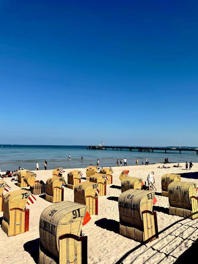 Moderne 3-Zi-Wohnung Mit Meerblick Direkt Am Strand Scharbeutz Exteriör bild